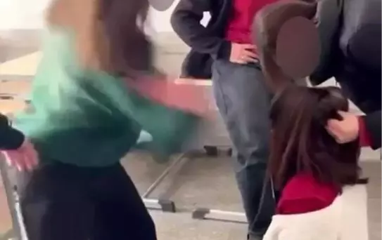 Lisede akran zorbalığı: İdareciler uzaklaştırıldı, 1 öğrenci tutuklandı
