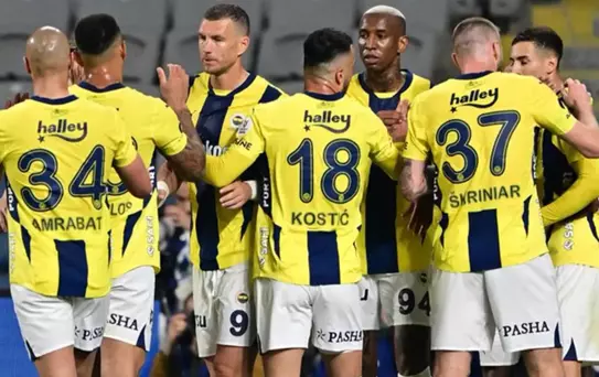 Olaylı maçta Kanarya'dan kritik galibiyet! Fenerbahçe, RAMS Başakşehir'i 4 golle devirdi