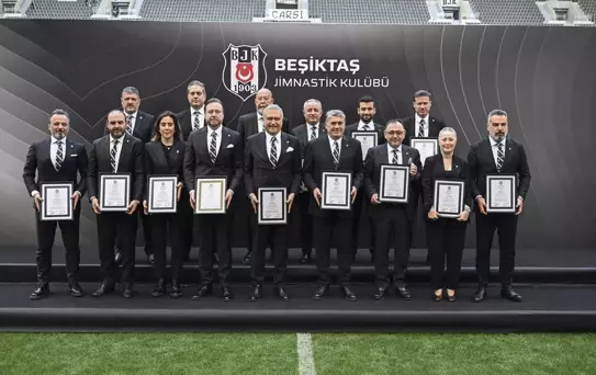 Serdal Adalı ve yönetimi, mazbatalarını aldı