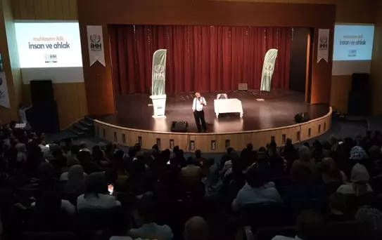 Hayati İnanç Gençlere Ahlak Konferansı Verdi