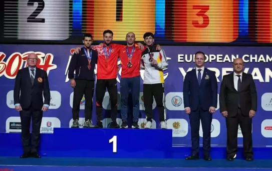Türkiye Karate Şampiyonası'nda 3 Madalya Kazandı