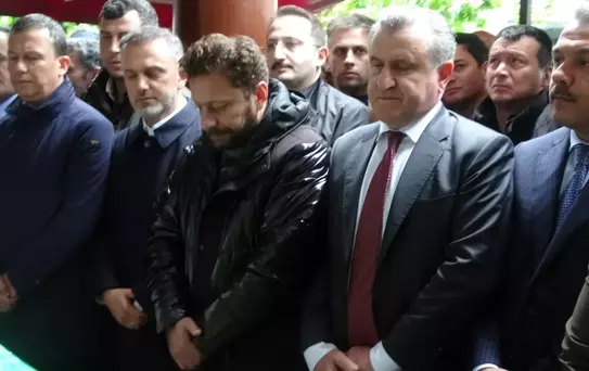 Gençlik ve Spor Bakanı Osman Aşkın Bak, Muhammed Avcı'nın babasının cenazesine katıldı