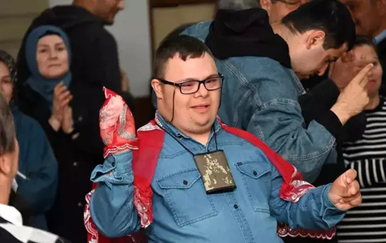 Bozüyük'te engelli gençlere asker kınası yakıldı