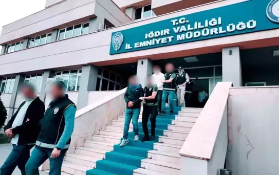 Iğdır ve Ağrı'da kaçak göçmenlere sahte belge düzenleyen şüphelilere operasyon: 2 tutuklama