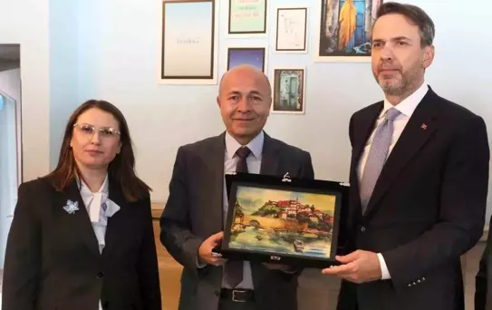Bakan Bayraktar Amasra'da Belediye Başkanı Çakır'ı Ziyaret Etti