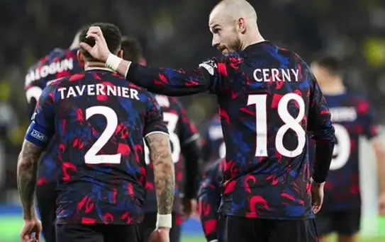 Fenerbahçe'yi Avrupa'dan eden futbolcu Süper Lig devine imzayı atıyor