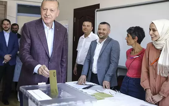 AK Parti Genel Sekreteri İnan, masasına gelen son anketi paylaştı