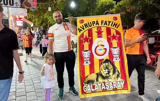 Galatasaray Şampiyonluğunu 4 İl Kutladı