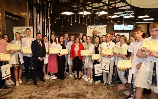 Gaziantep'te Kardeş Şehirler Uluslararası Gençlik Kampı Sertifika Töreni Düzenlendi