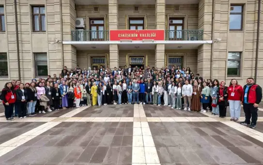 Vali Aksoy, temsilci gençleri ağırladı