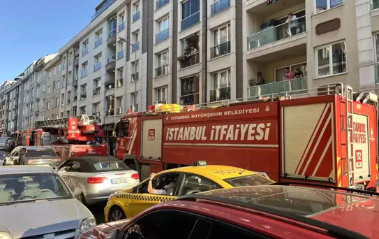 Eyüpsultan'da Çatı Yangını Panik Yarattı