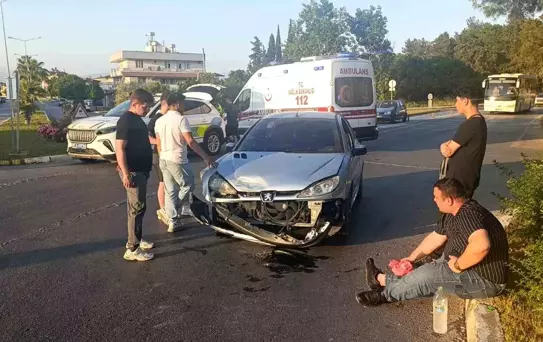 Manavgat'ta Trafik Kazası: 3 Yaralı