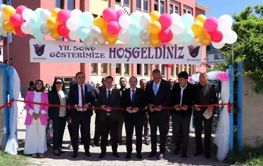 Oltu Lisesi'nde Yılsonu Sergisi