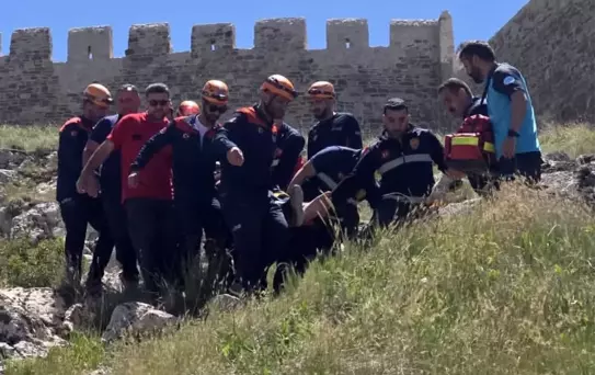 Van Kalesi'nde Mahsur Kalan Vatandaş Kurtarıldı