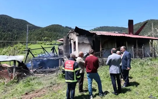 Artvin'de Yangın: Müstakil Ev Kullanılamaz Hale Geldi