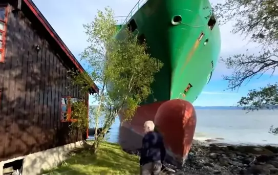 Norveç'te Bahçeye Gemi Oturdu