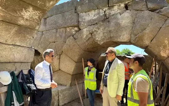 Tios Antik Kenti'nde Kazı İncelemesi