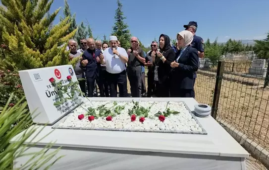 15 Temmuz şehidi Ümit Çoban, Amasya'daki kabri başında anıldı