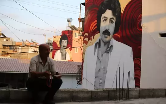 Seyhan'da Arabesk İkonları Duvarlarda