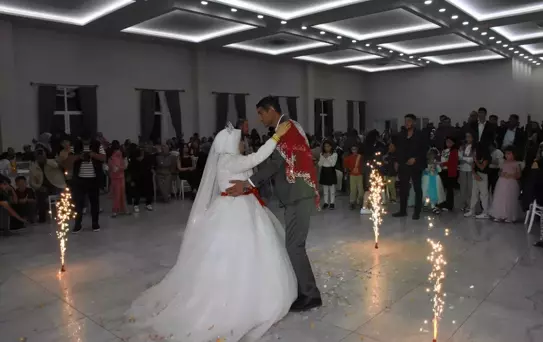 İşitme Engelli Çiftin Nikahı