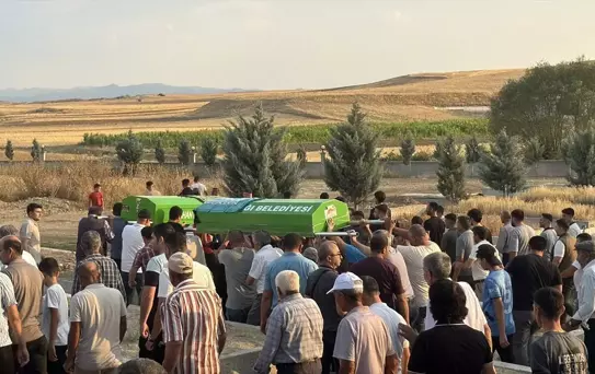 İki Çocuk Bataklık Gölette Can Verdi