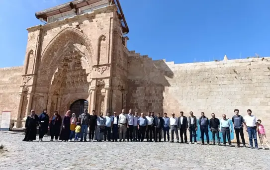 Ağrı'da şehit yakınları ve gaziler tarihi mekanları gezdi