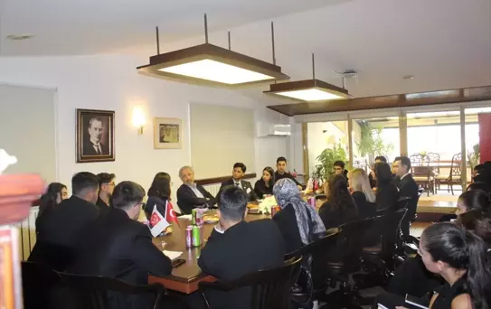 TİKAV Bursiyerleri Hamdi Akın ile Buluştu
