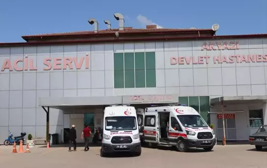 Akyazı'da Tarım Aracı Devrildi: 2 Yaralı