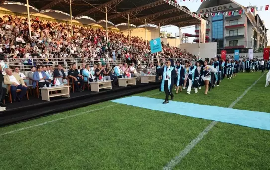 ALKÜ'de Mezuniyet Coşkusu
