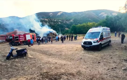Taşova'da Yangın: Bin Balya Saman ve Araç Kül Oldu