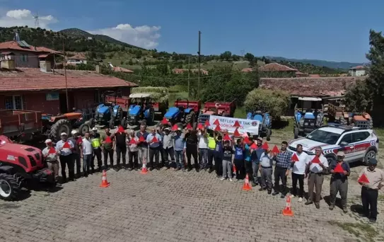 Traktör Sürücülerine Reflektör Eğitimi
