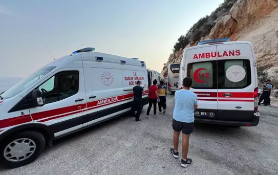 Kaş'ta Otobüs Kazası: 8 Yaralı
