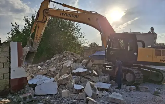 Araban'da Depremzedelere Yıkım Başladı