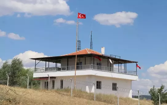 Baba ve Oğul Ormanı Koruyor