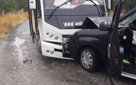 Havran'da Minibüs ve Ticari Araç Çarpıştı