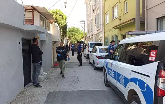 Balıkesir'de polis memuru bıçakla yaralandı