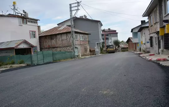 Başçiftlik'te asfaltlama çalışması yapılıyor