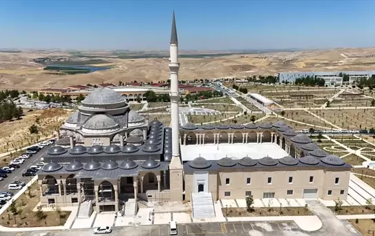 Batman Üniversitesi'nde Dev Cami İnişaatı Tamamlanıyor