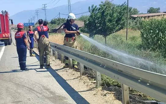 İzmir'de İki Yangın Kontrol Altına Alındı