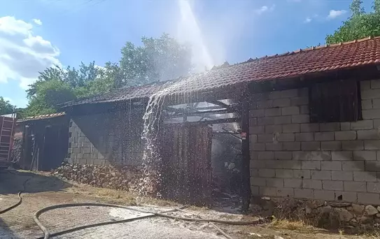 Pazaryeri'nde Samanlık Yangını