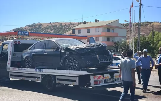Bingöl'de Otomobil-Kamyonet Çarpıştı