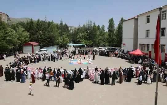 Bitlis'te 4-6 yaş grubu Kur'an kursu öğrencileri için yılsonu etkinliği yapıldı