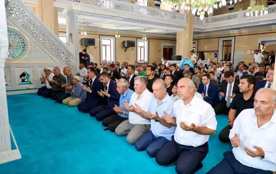 Bitlis'te Mülkiye Başmüfettişi Karaömeroğlu ve orman yangını şehitleri için mevlit okutuldu