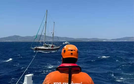 Bodrum'da Sürüklenen Tekne Kurtarıldı