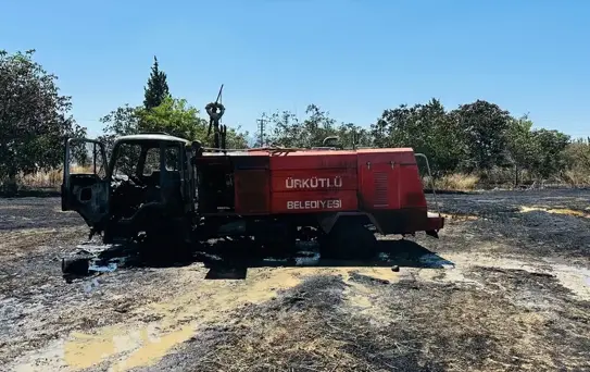 Bucak'ta İtfaiye Aracı Yangında Yanarak Küle Döndü