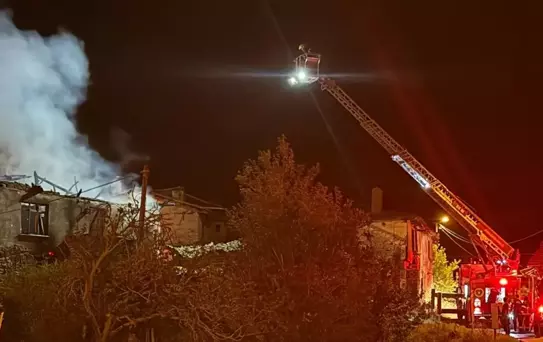 Bursa'da 2 Katlı Evde Yangın