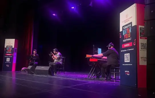 Etnik Sinyaller Bursa'da Konser Verdi