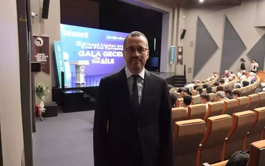 Bursa'da liselilere yönelik 'aile' temasıyla düzenlenen kısa film yarışmasının ödül töreni yapıldı