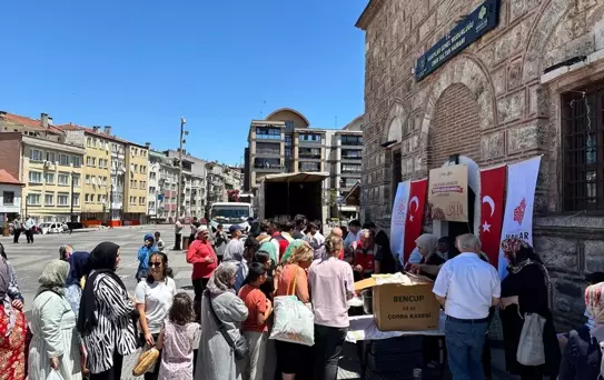 Bursa'da Muharrem'de Aşure İkramı
