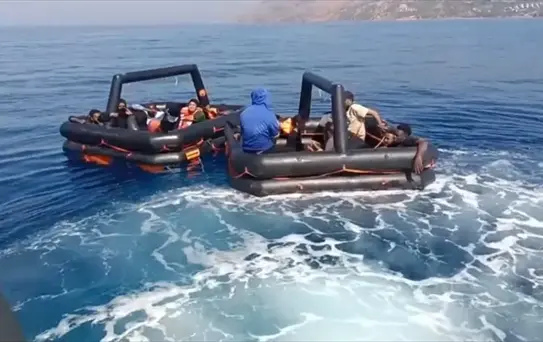 Çanakkale'de 19 Göçmen Kurtarıldı